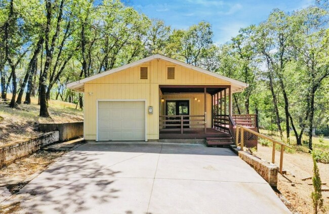 Building Photo - 10315 Pleasant Valley Rd