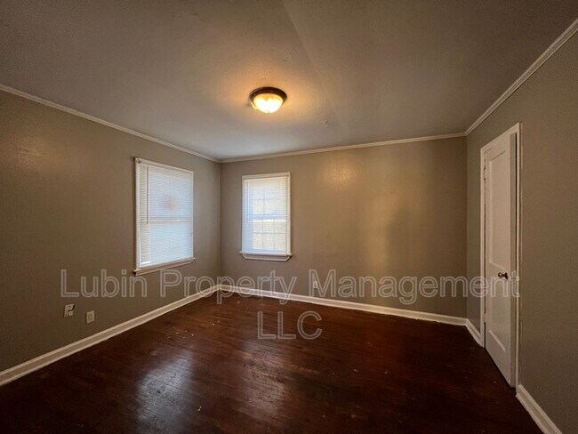 Foto del edificio - 2324 E Warren St