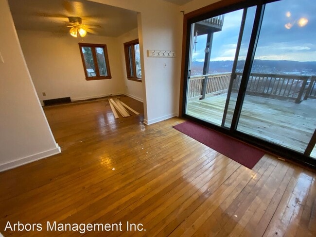 Building Photo - 1 br, 1 bath House - 6419 ADELPHIA ST