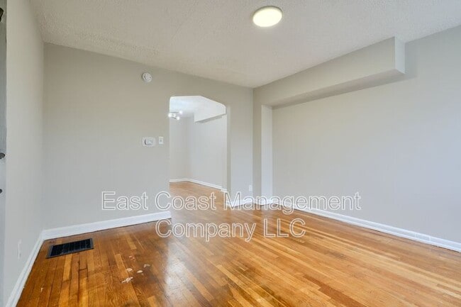 Building Photo - 1535 Chilworth Ave