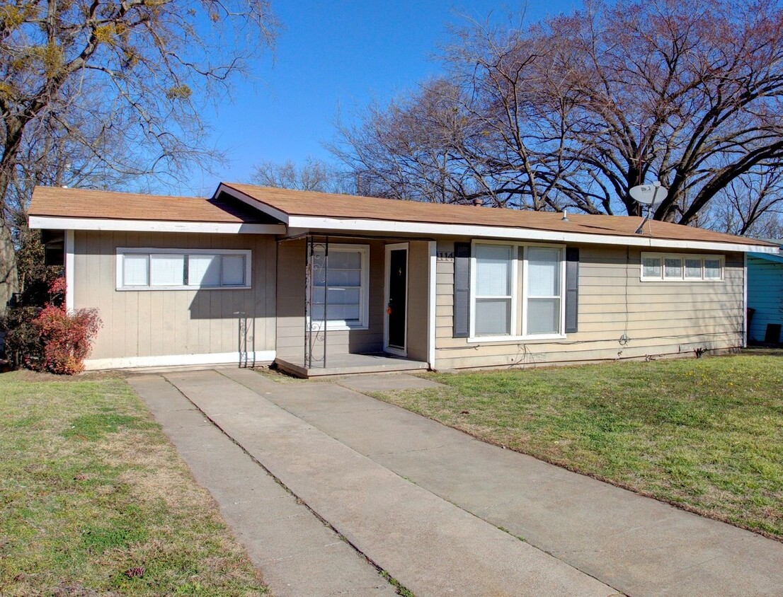 Primary Photo - Coming Mid-April! Charming 3-Bedroom, 2-Ba...