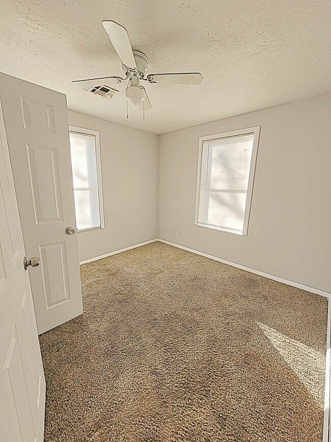 Foto del edificio - 311 N A St