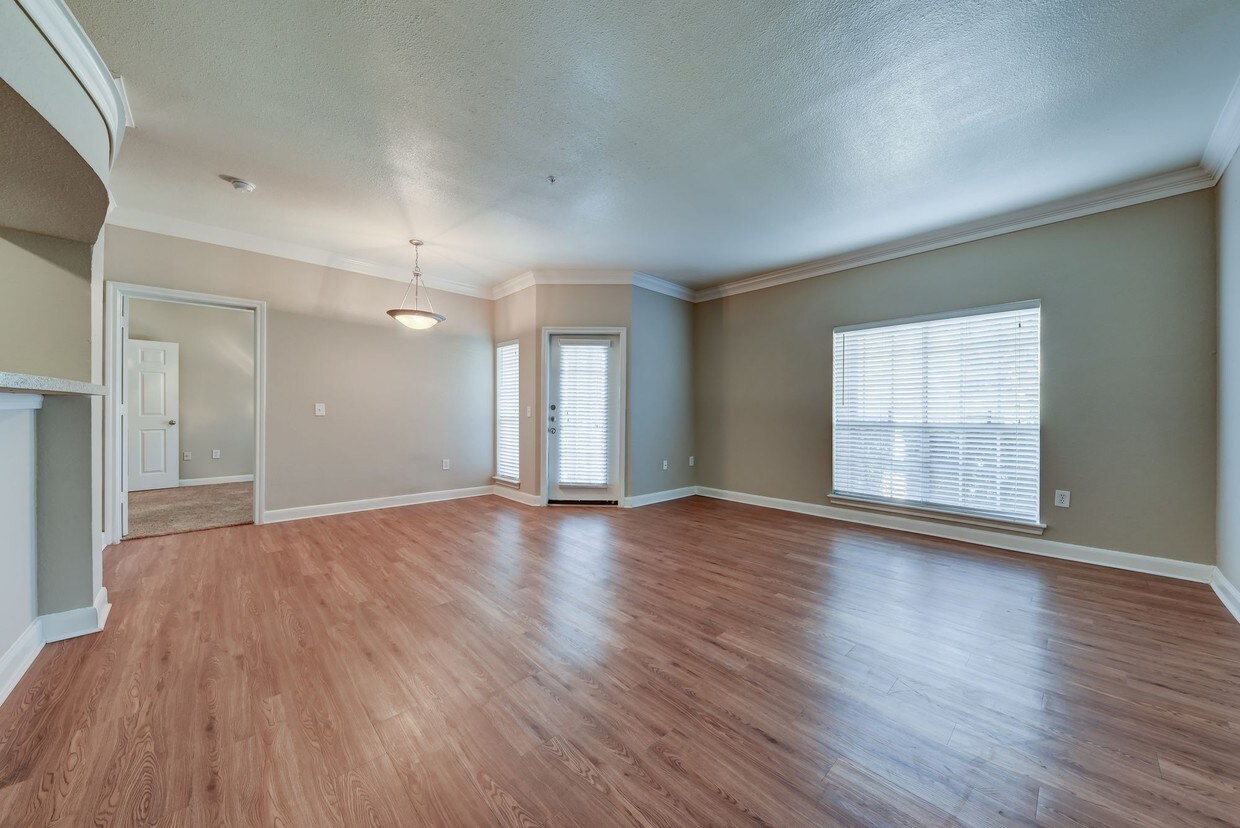 Whispering Creek Villas Apartments San Antonio, TX
