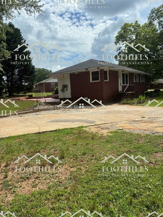 Building Photo - 1109 Centerville Rd