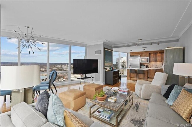 Building Photo - 1 Renaissance Square