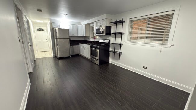 Foto del edificio - 2232 N River Rd