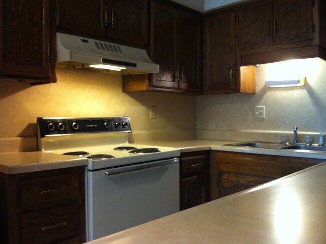 Building Photo - 410 E Santa Fe Dr