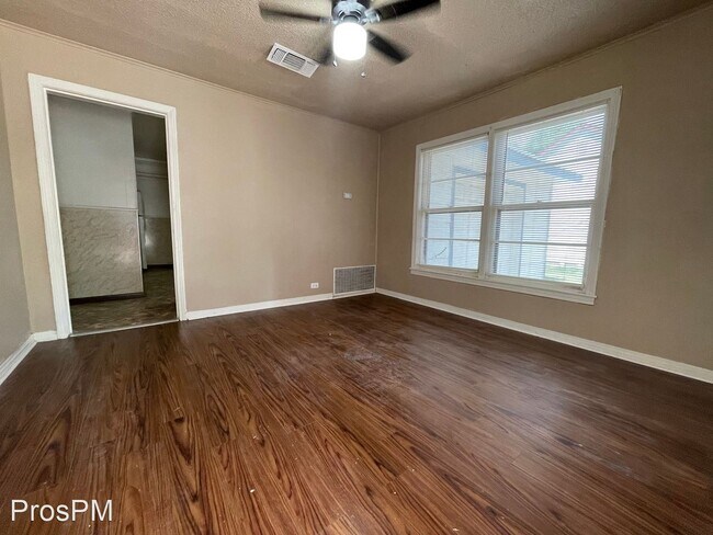 Building Photo - 2 br, 1 bath House - 115 E. Tennie Street