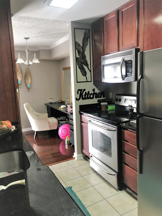 Foto del edificio - COMING SOON! Nice Condo close to I-95!