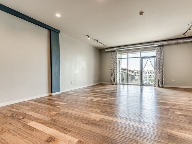Foto del edificio - 3 Bedroom/2 Bath  Downtown OKC Condo WITH ...