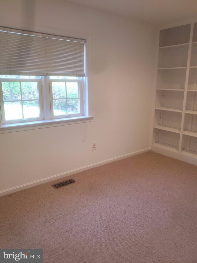 Building Photo - 4823 Willett Pkwy