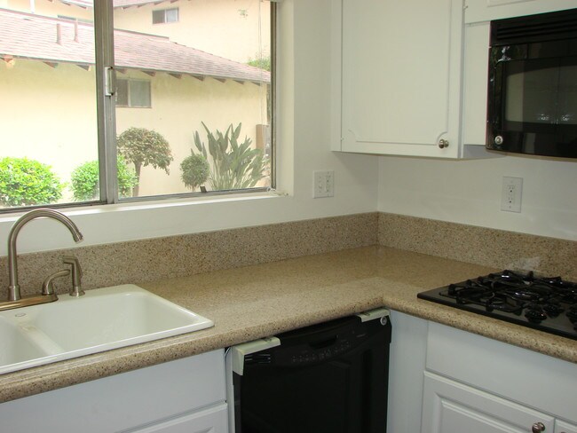 Foto del edificio - 636 S Cypress St