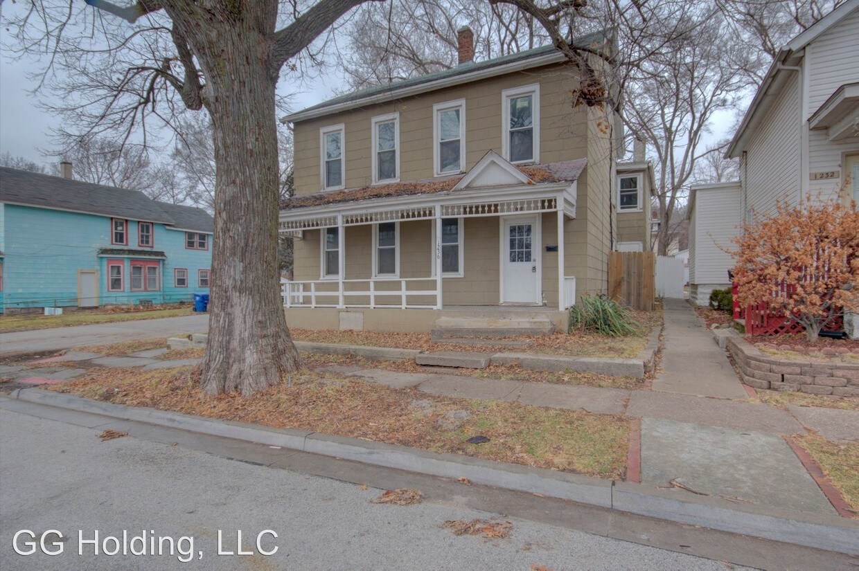 Primary Photo - 4 br, 2 bath House - 1236 W. 7th St.