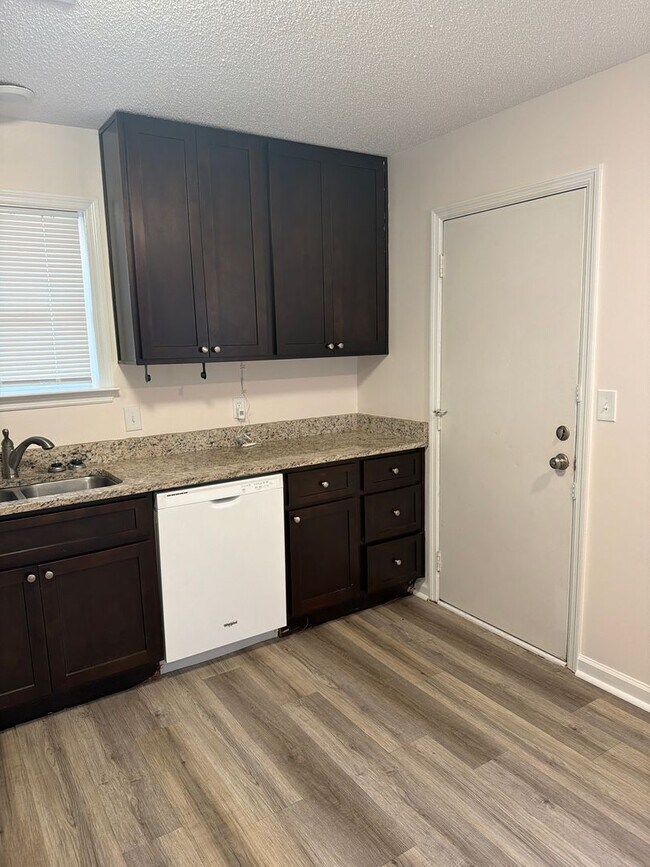 Foto del edificio - 4989/4991 Eastview Terrace