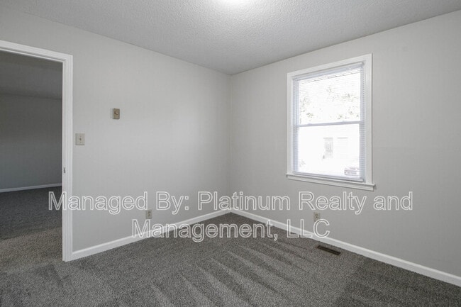 Building Photo - 1434 McCan Dr