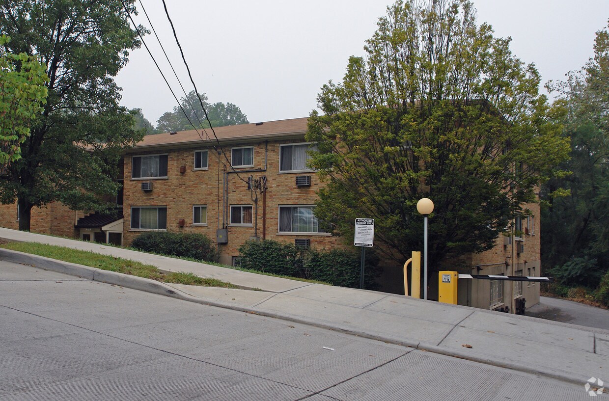 Primary Photo - 3217 Whitfield Ave