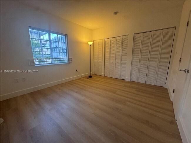 Foto del edificio - 7734 Abbott Ave