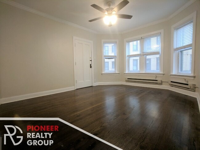 Building Photo - 3814 N Greenview Ave