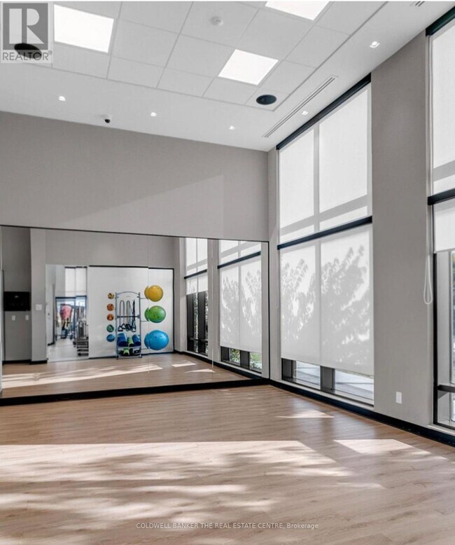 Photo du bâtiment - 681 Yonge St