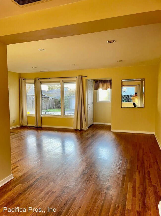 Building Photo - 2 br, 1.5 bath House - 2801 61st Street