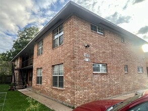 Building Photo - 3010 Oakdale St