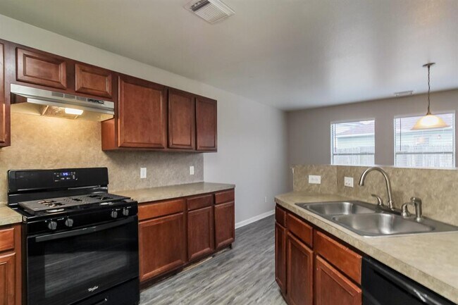 Foto del edificio - 430 Remington Creek Dr