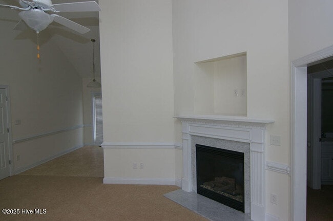 Foto del edificio - 2104 Cherrytree Ln