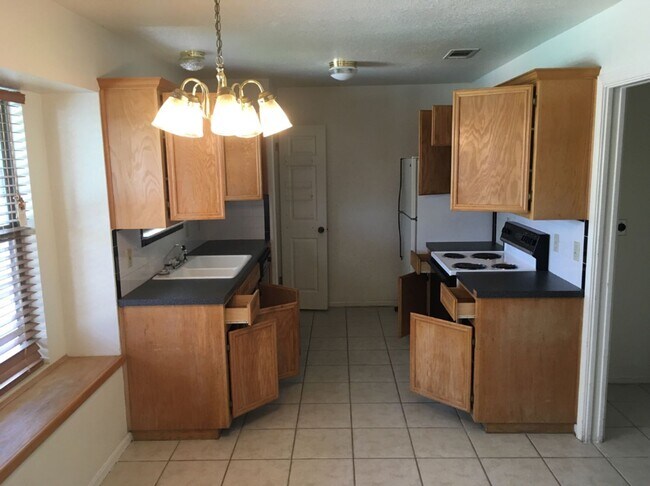 Foto del edificio - 3 BED / 2 Bath  AVAILABLE END OF JANUARY