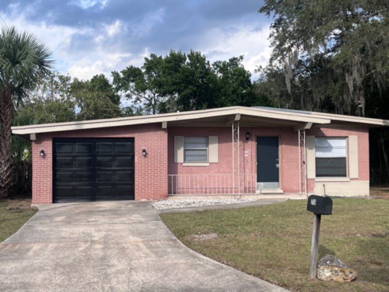 Foto principal - 3 Bedroom with Garage, Screen Porch, and Central AC-Lake Mary Schools!
