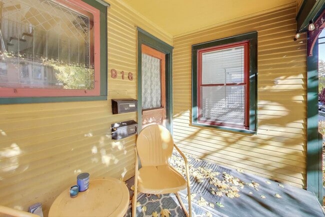 Foto del edificio - 916 Pleasant St
