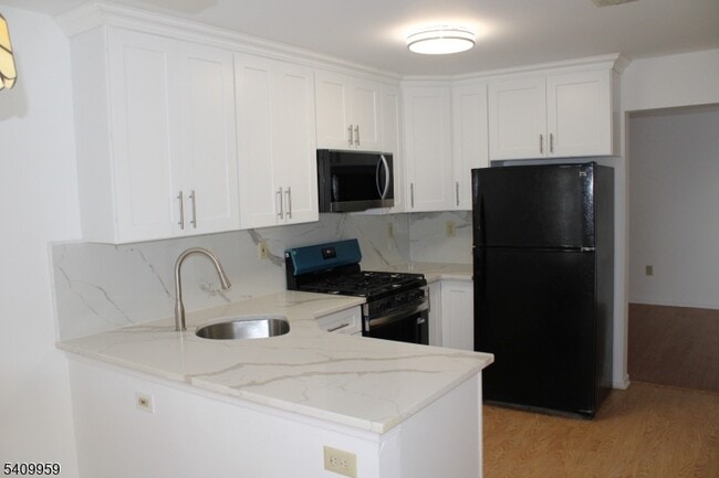 Building Photo - 2 Washington Ct