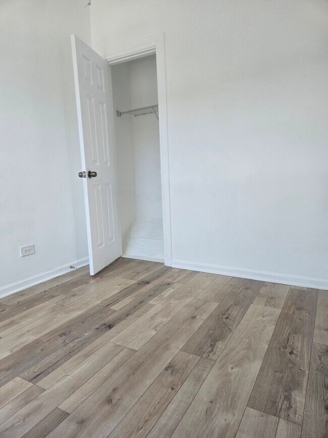 Foto del edificio - 7055 N Clark St