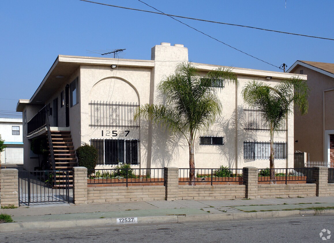 Building Photo - 12527 Oxford Ave