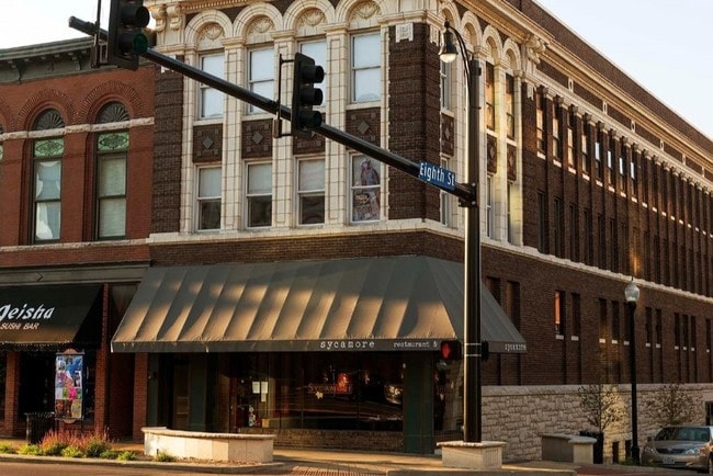 Building Photo - 804 E Broadway