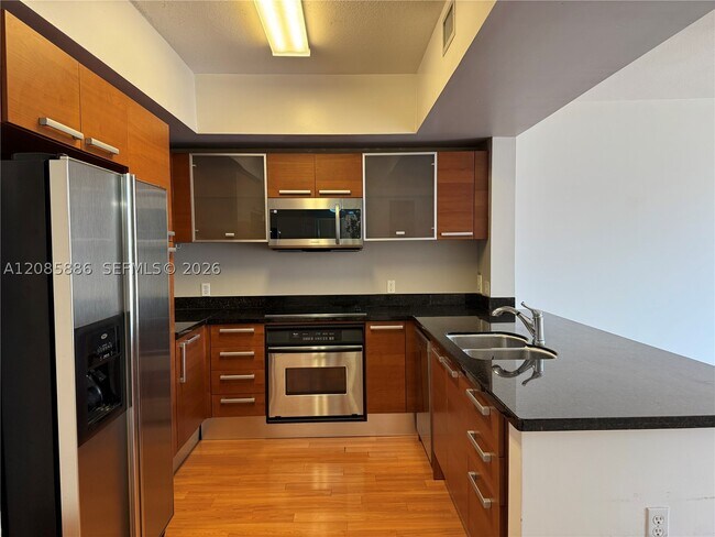 Foto del edificio - 2030 Douglas Rd