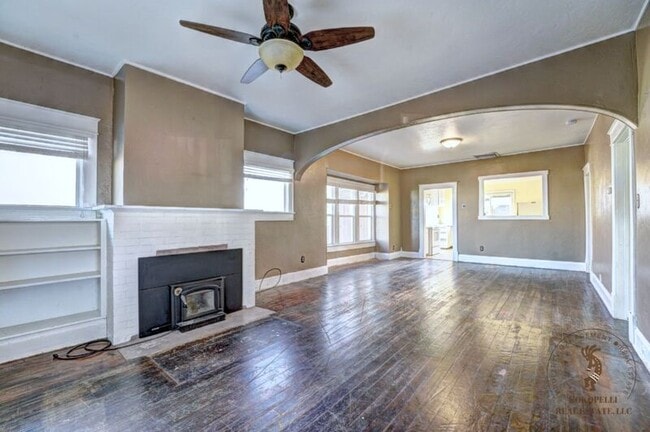 Photo - 124 S Elm St House