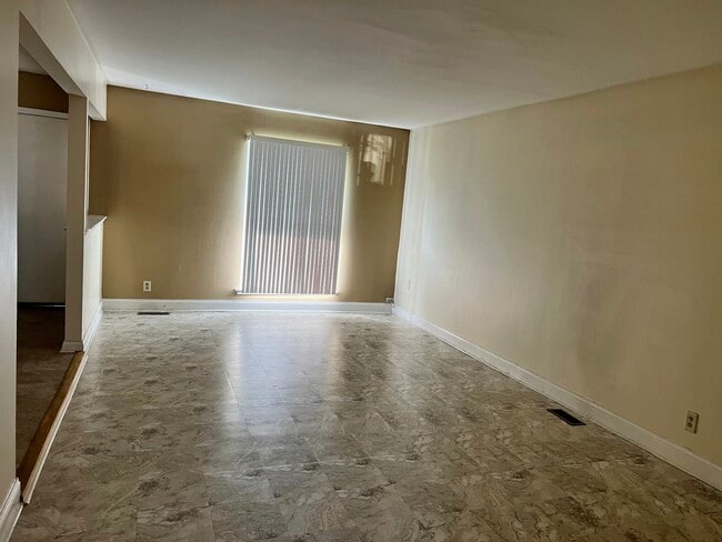 Building Photo - 429 Mallview Ln