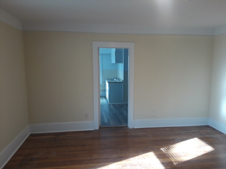 Primary Photo - 20 Sherwood St
