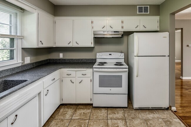 Building Photo - 4732 S 77th Ave