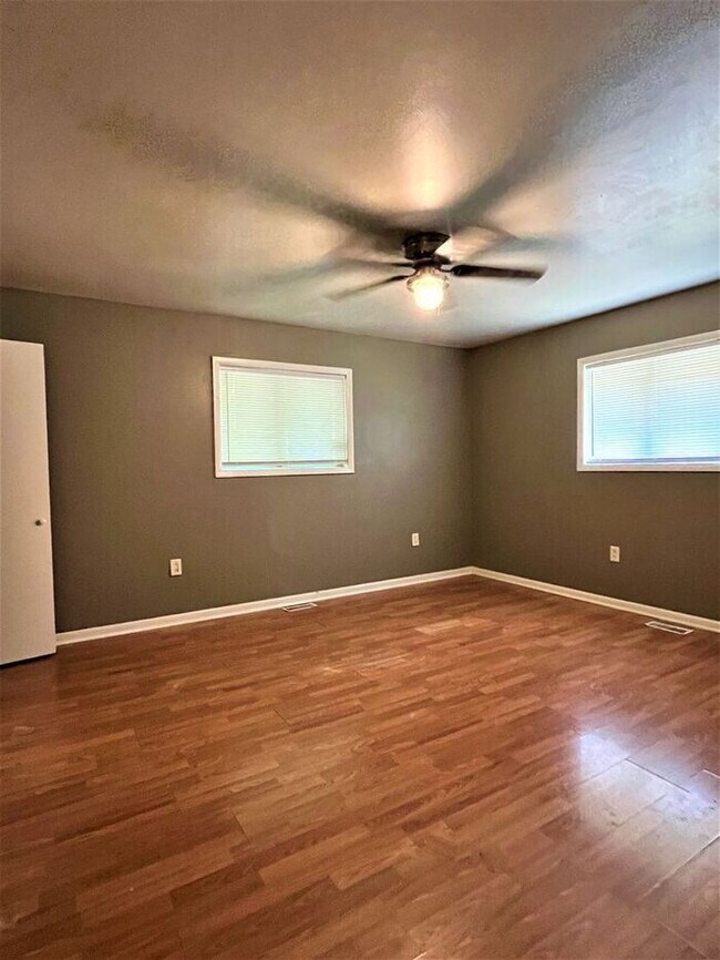 Building Photo - Cozy 3 Bedroom Close to UCA & CBC