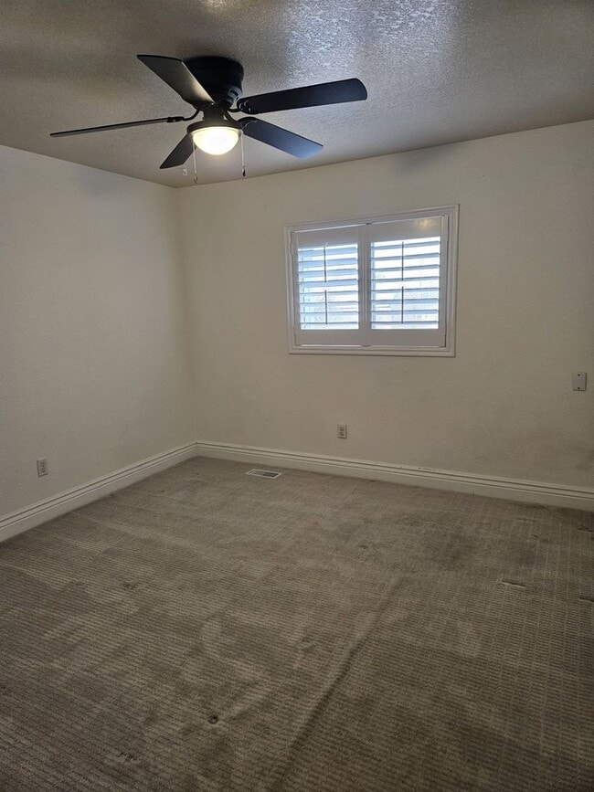 Building Photo - Wonderful townhome for rent in Nampa.  Near Lake Lowell.