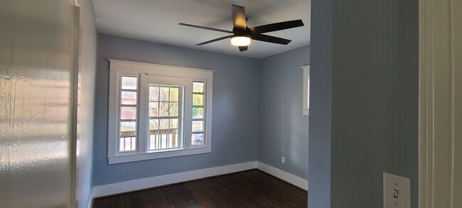 Building Photo - Adorable 3 Bedroom Bungalow