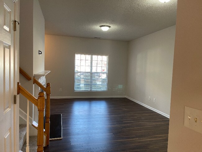 Building Photo - 27 Suncrest Ct