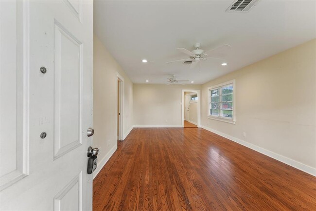 Building Photo - 1507 Pugh Dr