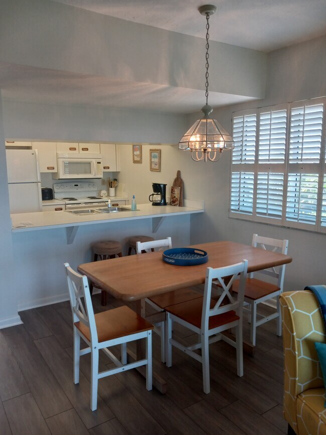 Foto del edificio - 5220 Bonita Beach Rd SW