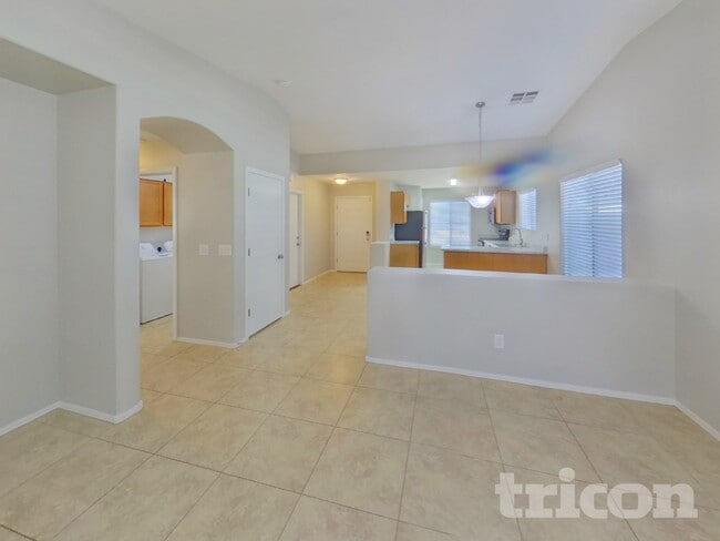 Foto del edificio - 45310 W Norris Rd