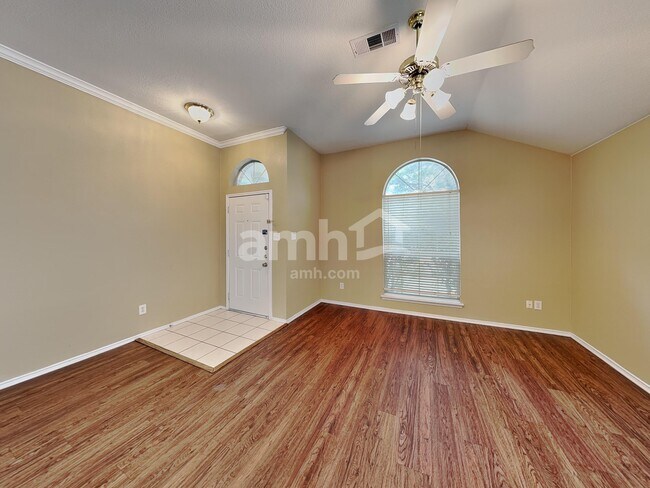 Foto del edificio - 432 Round Rock Rd