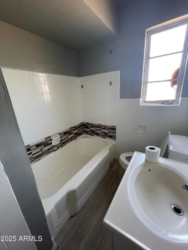 Foto del edificio - 9035 N 9th St