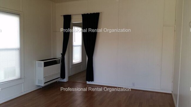 Foto del edificio - Downtown Charmer In the Heart of It ALL ! COMING SOON !