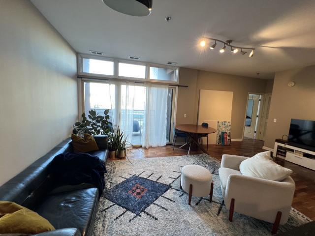 Building Photo - 1 bedroom in Chicago IL 60608